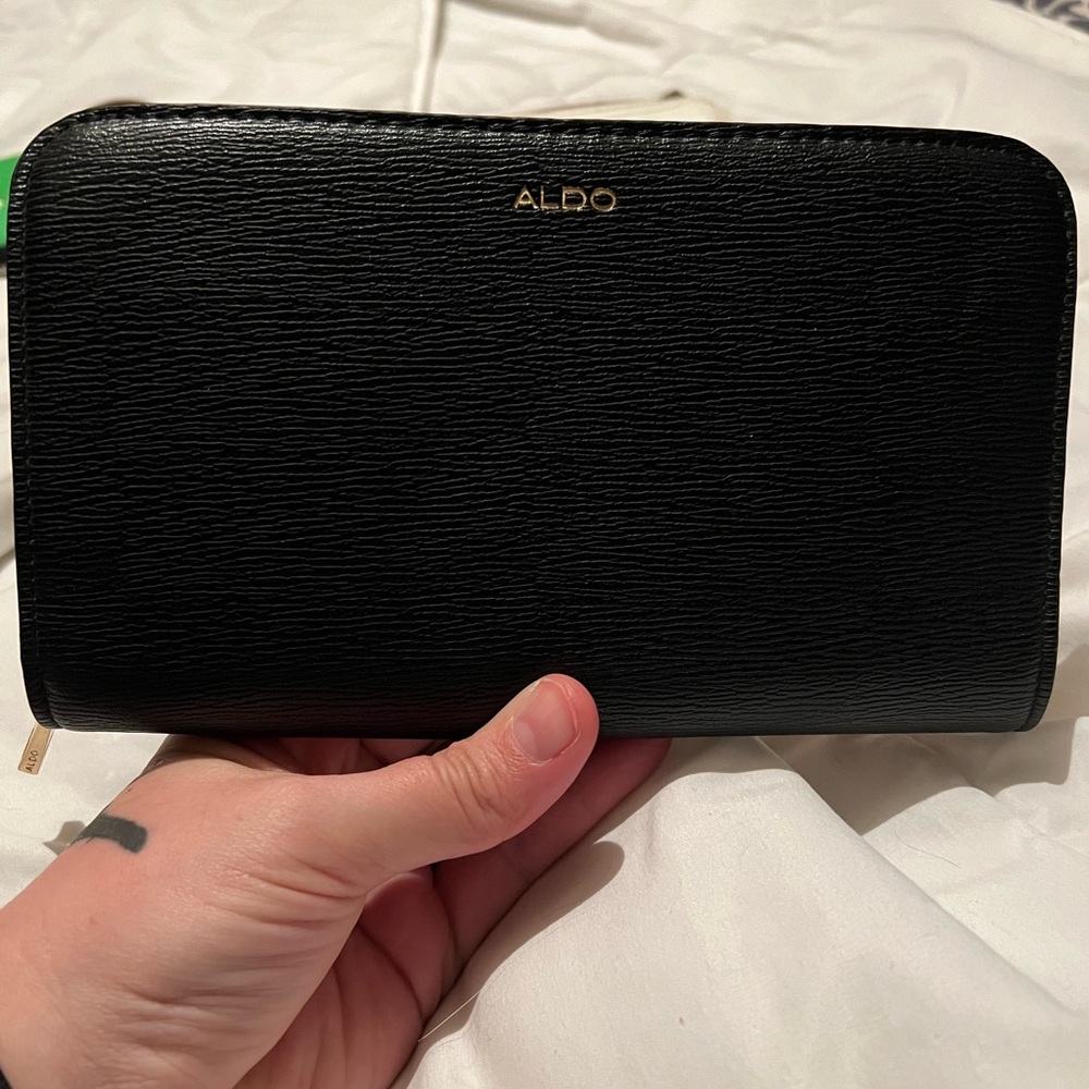 NWOT Aldo zip wallet BLACK